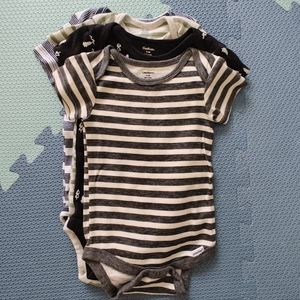 Gerber Carter's lot of onesies 6-9 mos